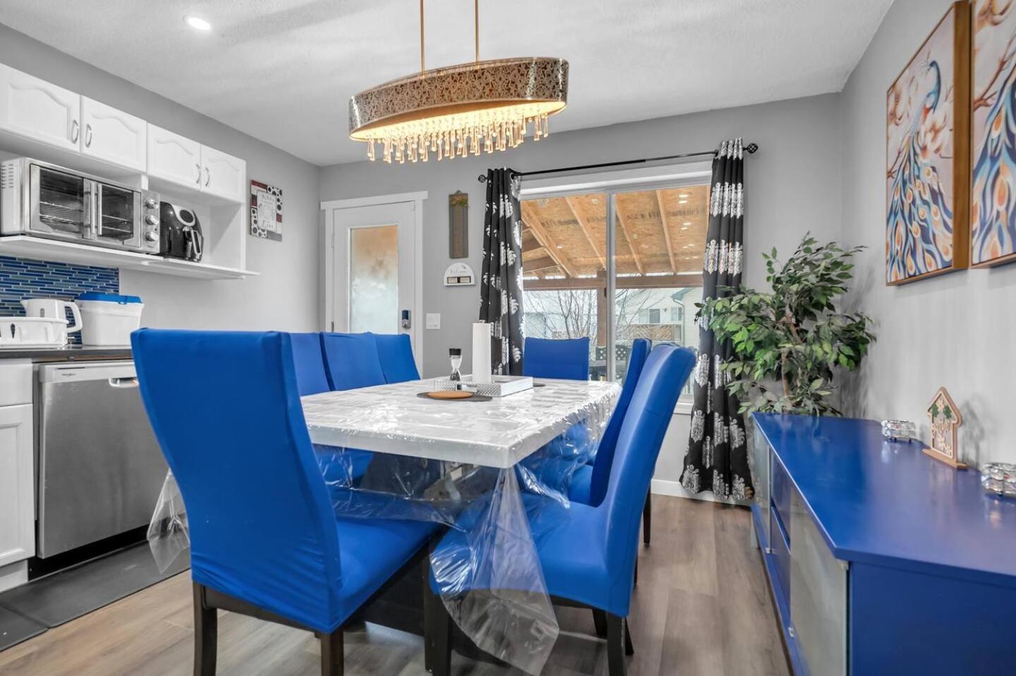 YYC 240 Spacious Modern Home W Ac מראה חיצוני תמונה